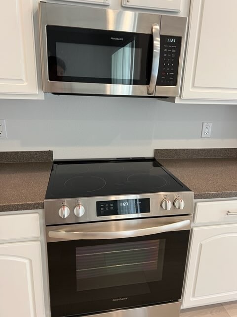 Stove cleaned and degreased after professional house cleaning in Tampa